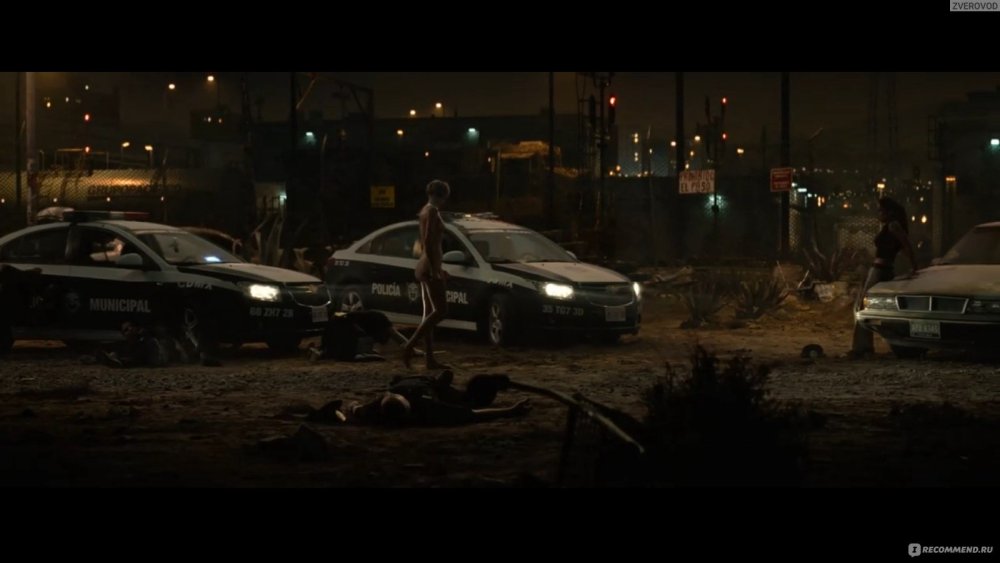 Mackenzie Davis Running Blade 2049