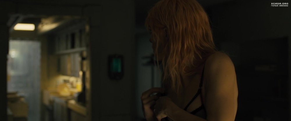 Mackenzie Davis Terminator Lassing