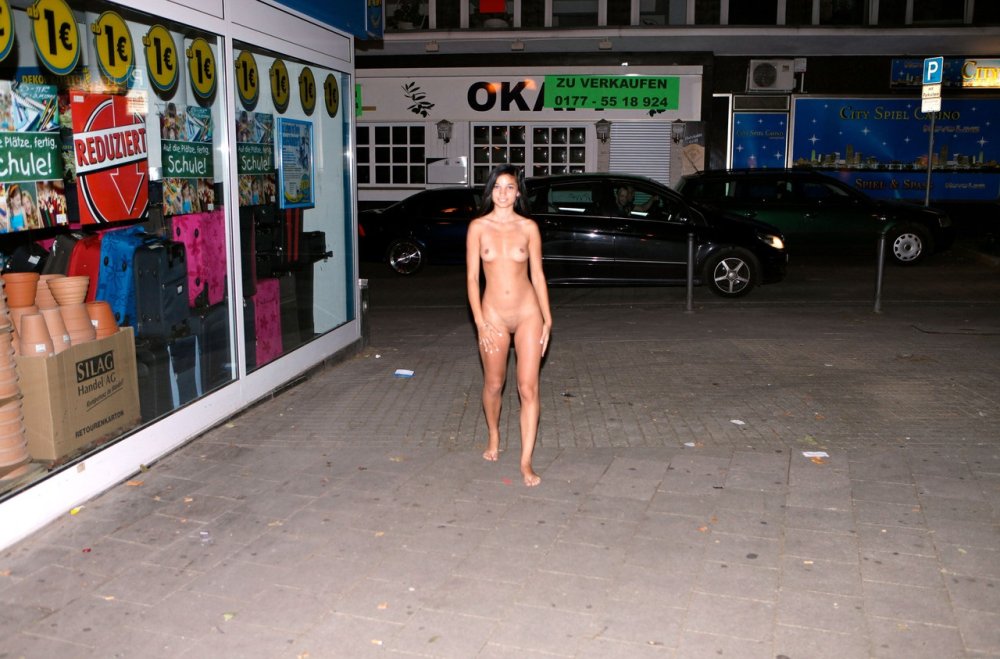 The girl undressed to the dispute