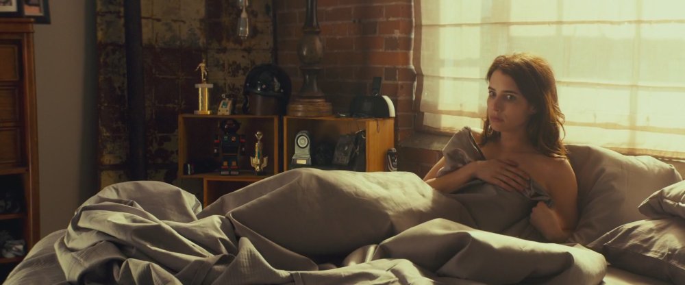 Emma Roberts is very naked
