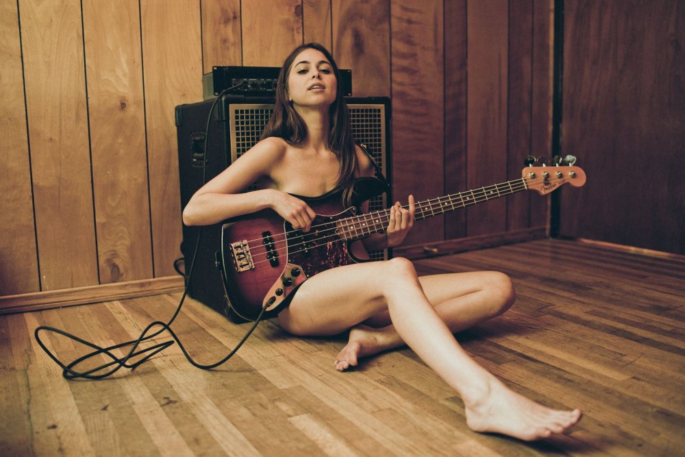 Very naked musicians
