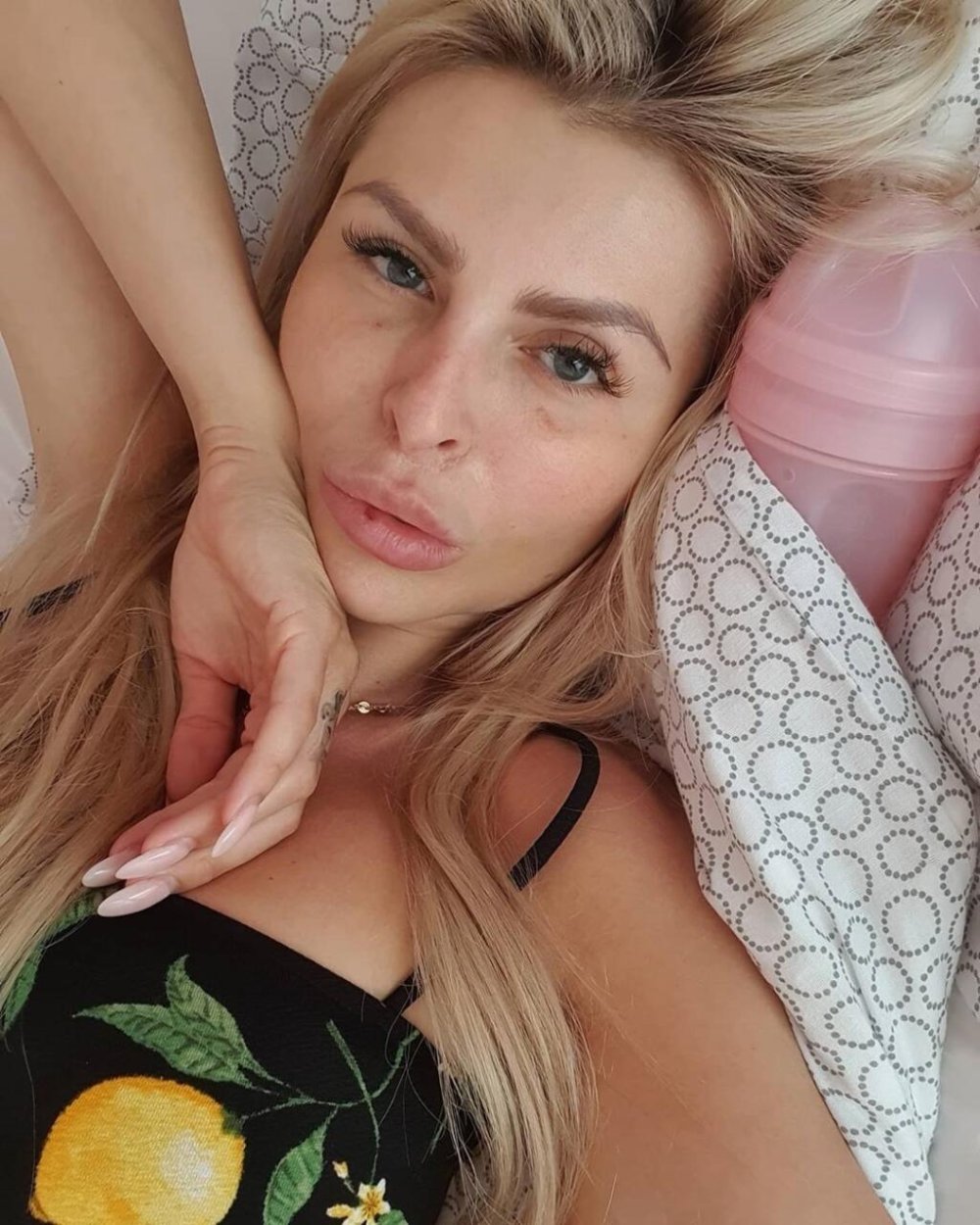 LELA CETEROVA Selfie
