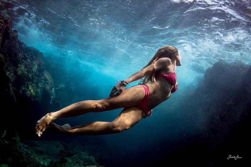Sofia Rox dive