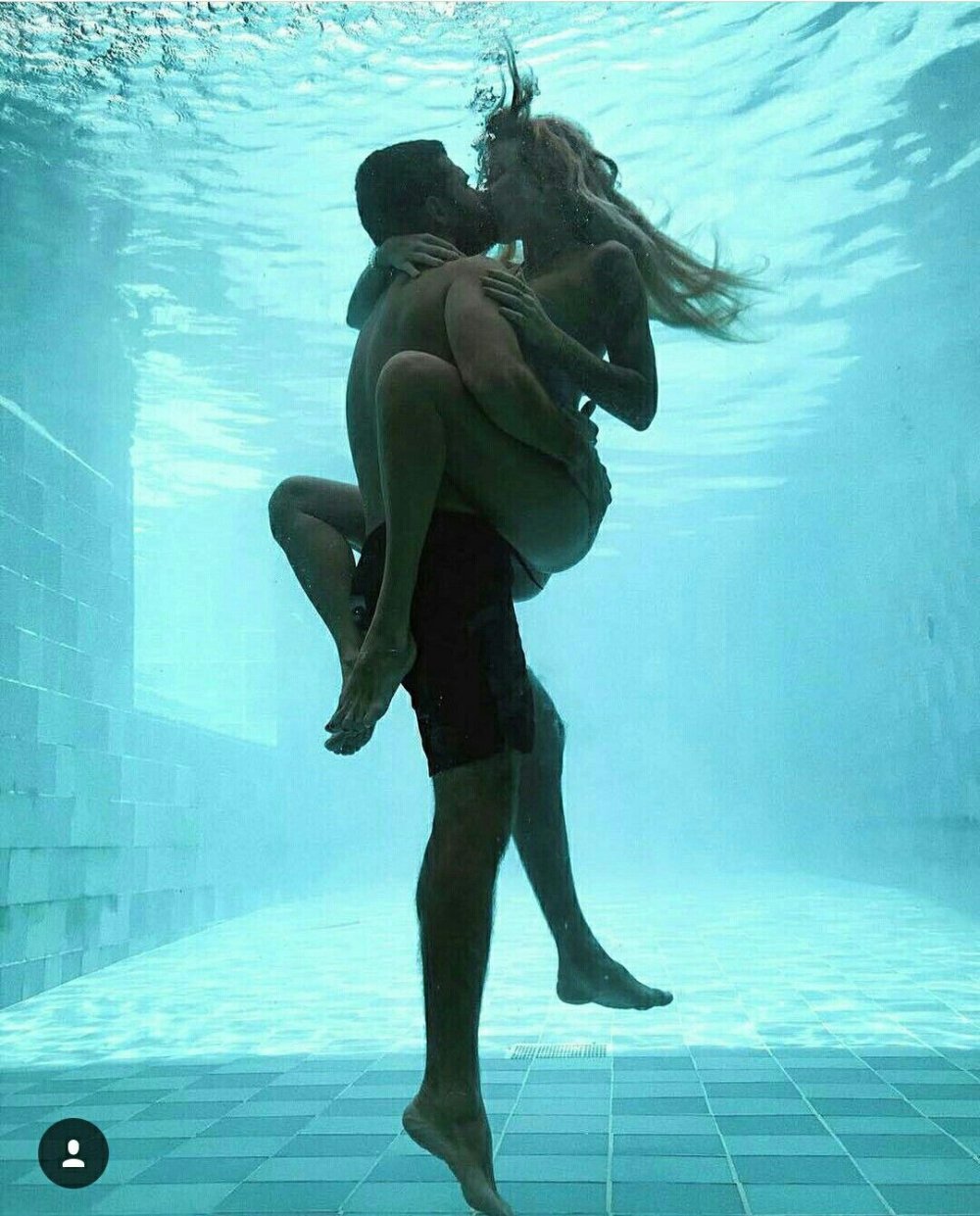 Love in the pool