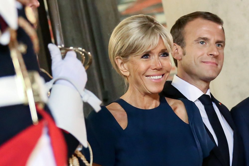 Emmanuel Macron Kiss