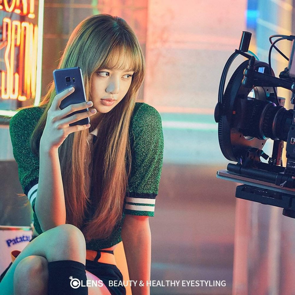 Advertising Black Pink Kia