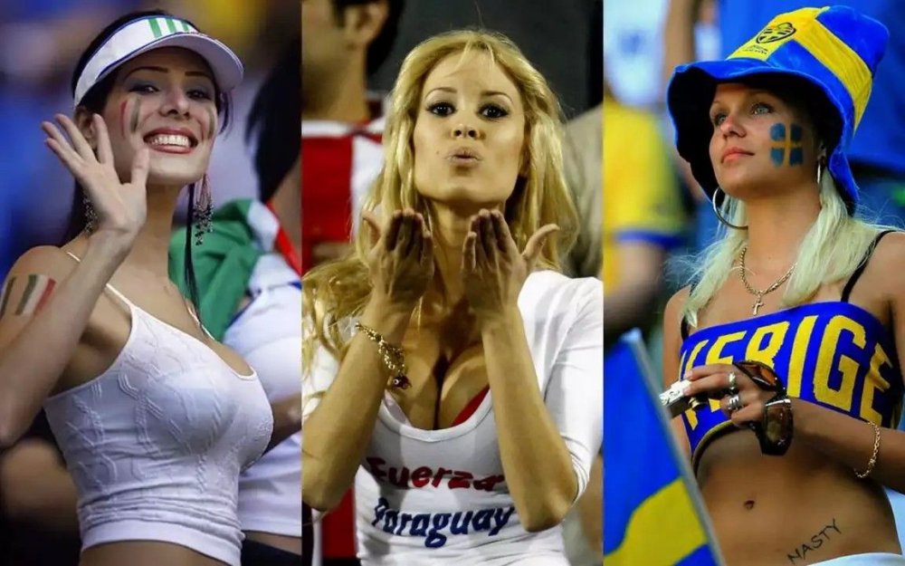 Women's football without T -shirts