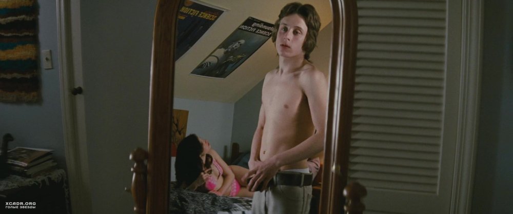 Actress Emma Roberts Nude