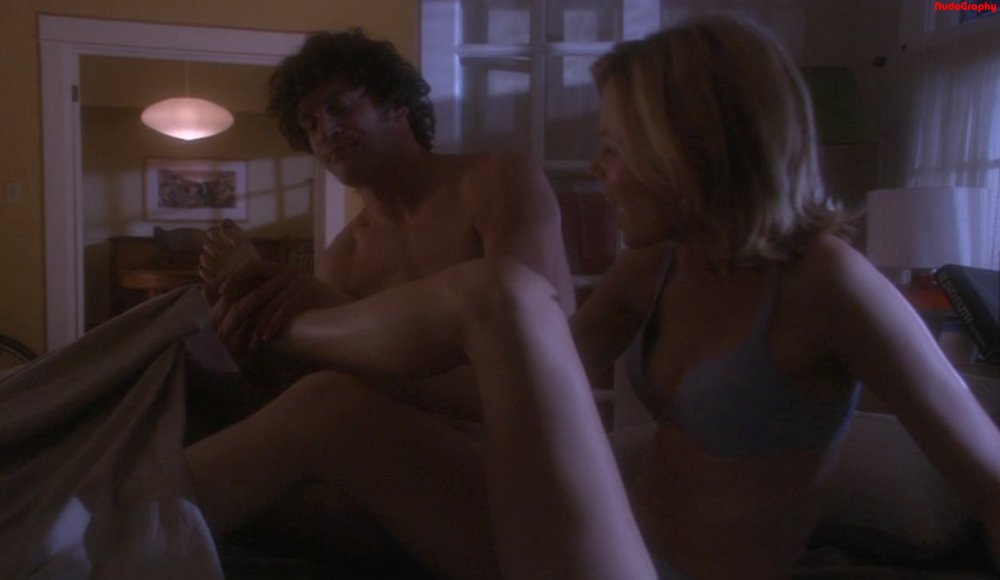 Leslie Mann Topless