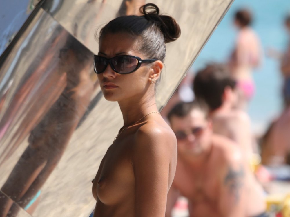 Young girls Topless on the beach