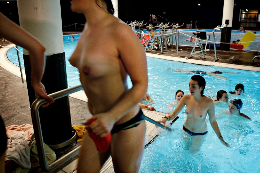 Girls Topless underwater