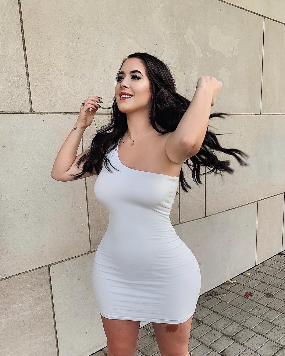 Holly Luyah