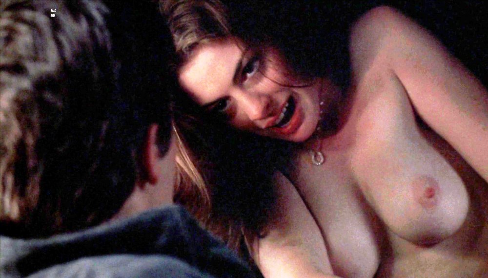 Naked chest Anne Hatuay