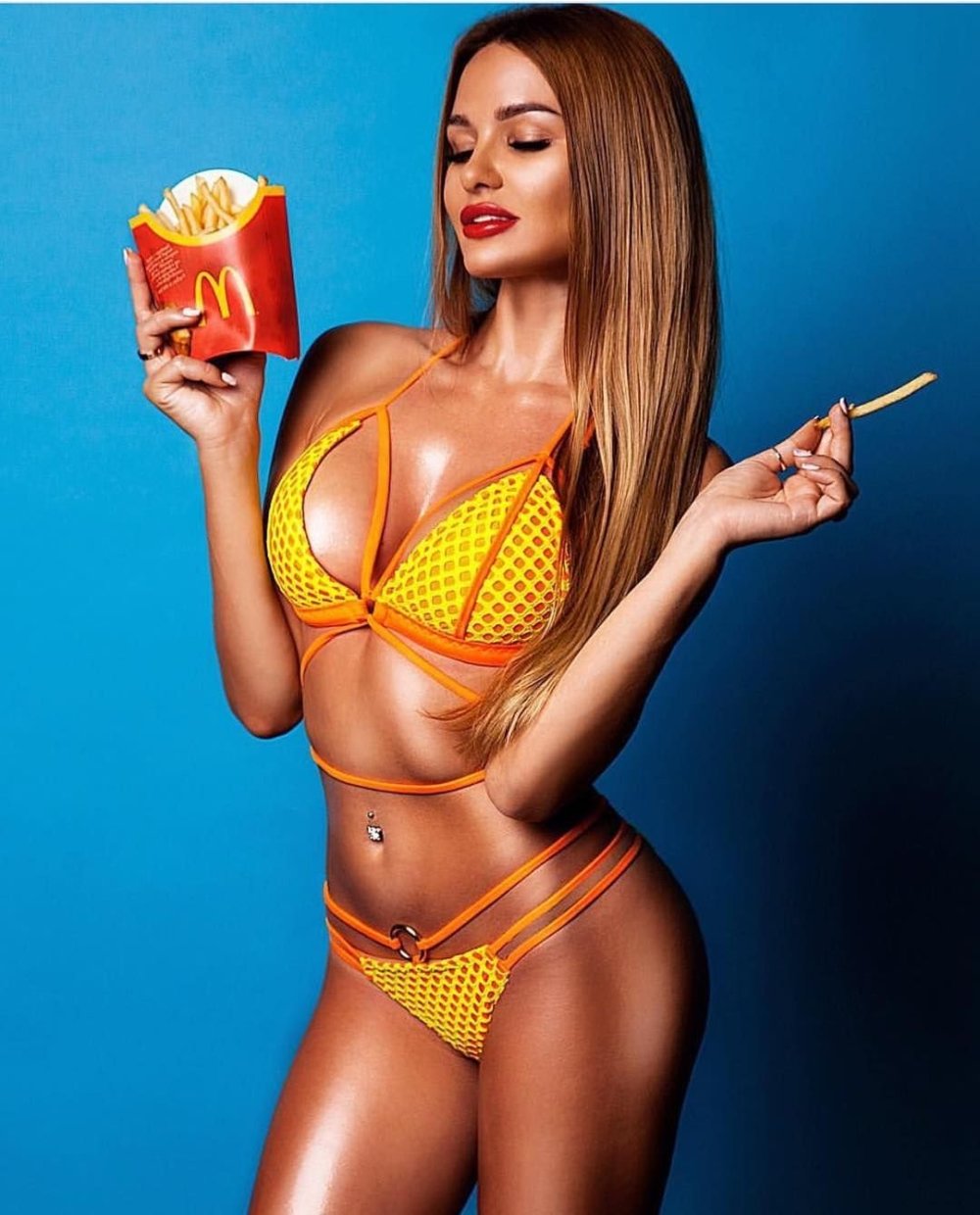 Dasha Dashamart Hot