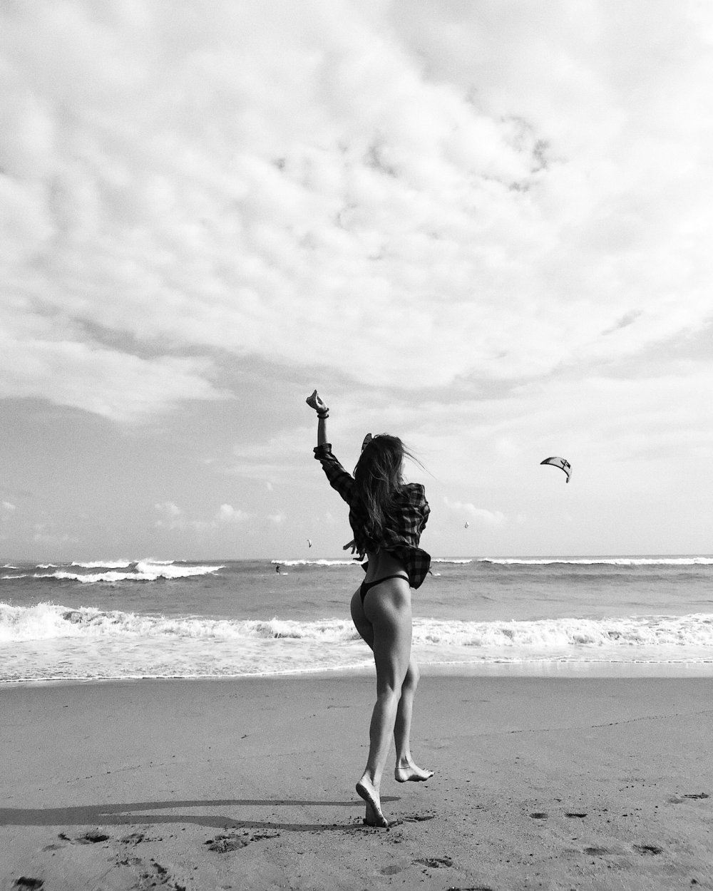 Girl with goose -white white with the inscription she