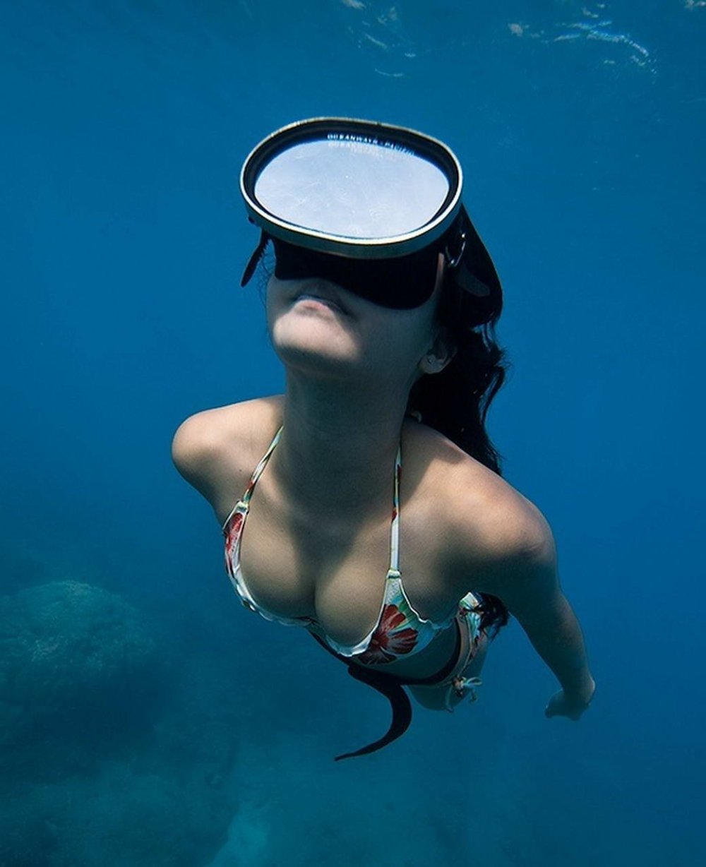Underwater girls