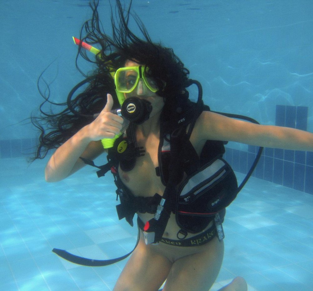 Big breasts in scuba dummy