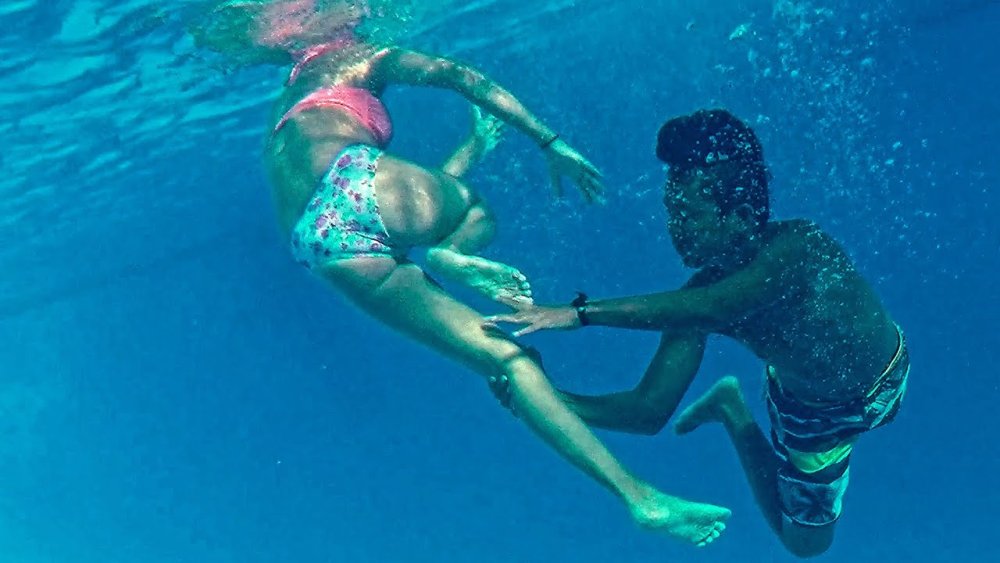 Sofia Rox dive
