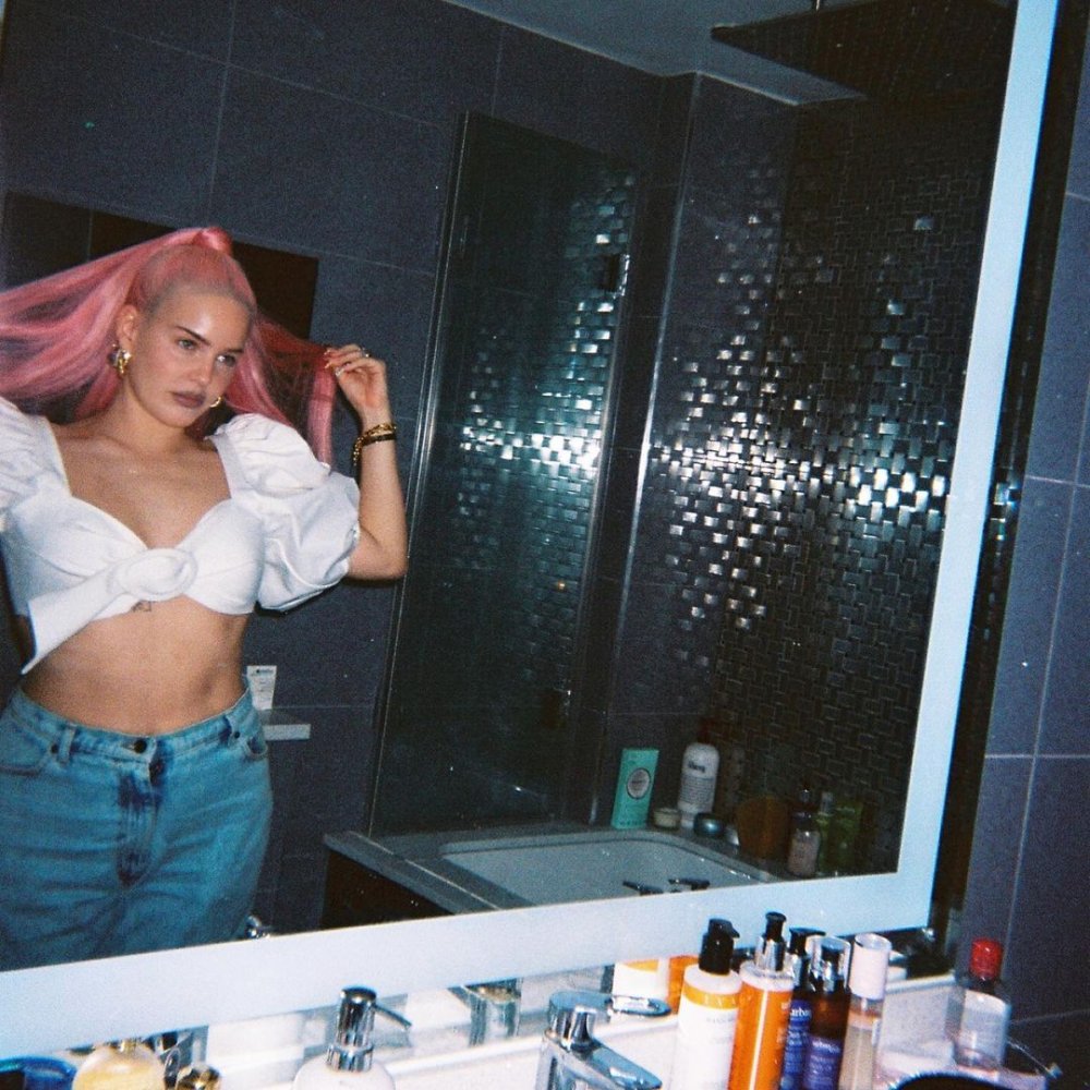 Anne Marie Bubbaloo Breast Naked