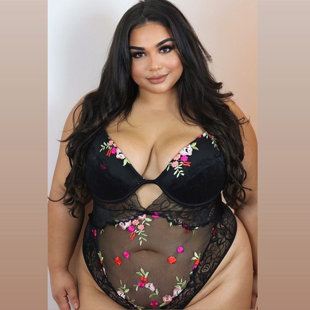 Model plus saz karina brorone