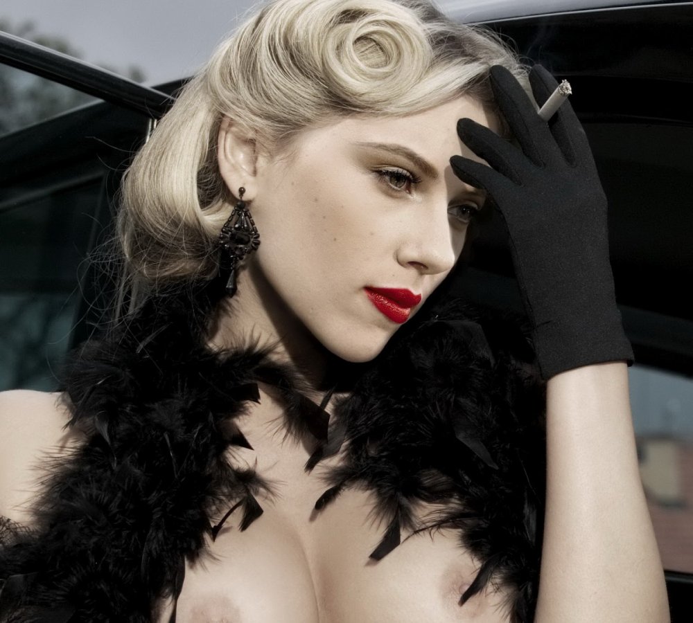Scarlett Johansson Topless