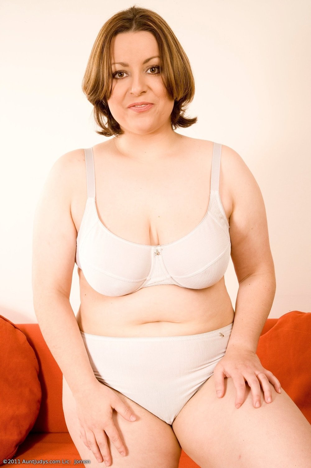Mature bbw in shorts