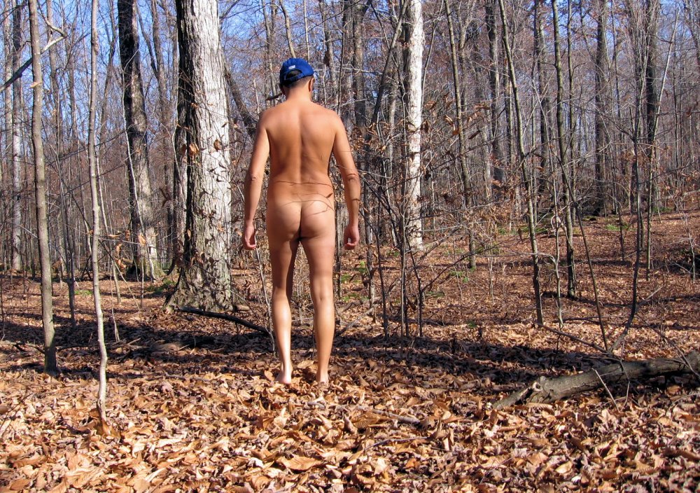 Men's nudity in nature
