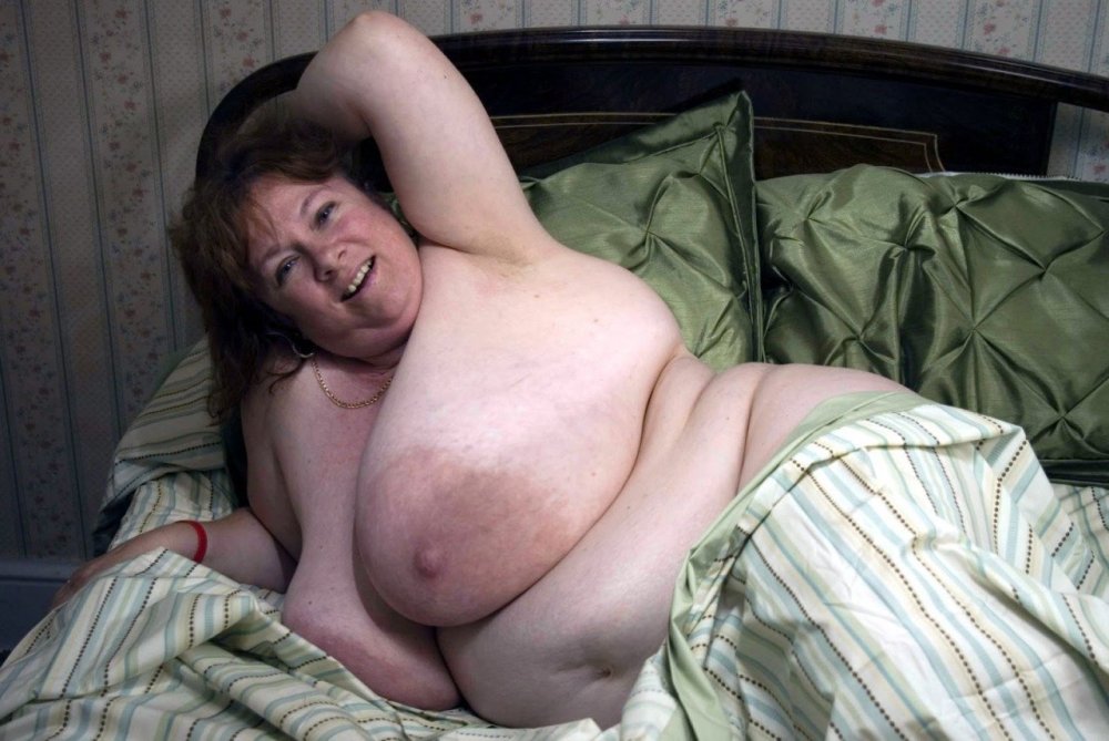Fat grandmother with bare tits