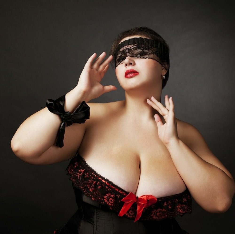Model plus sazes Ashley Grahem