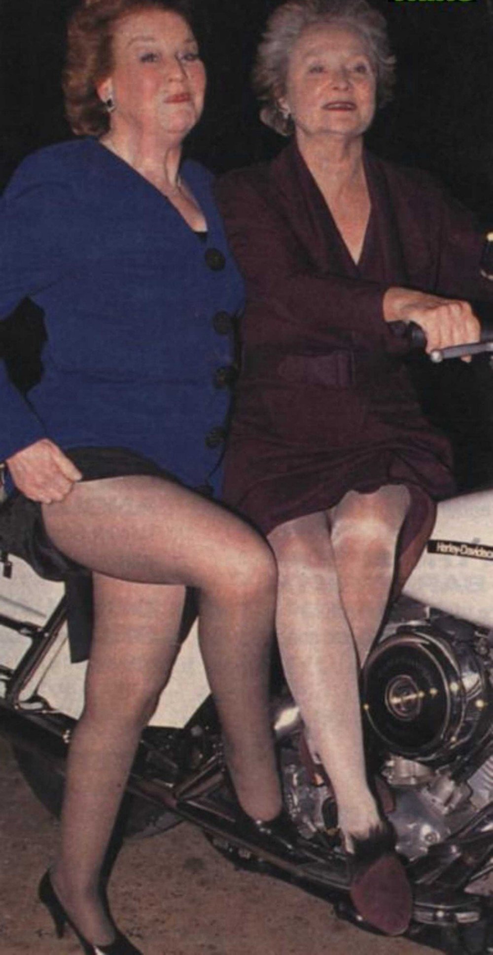 Naked old women in pantyhose