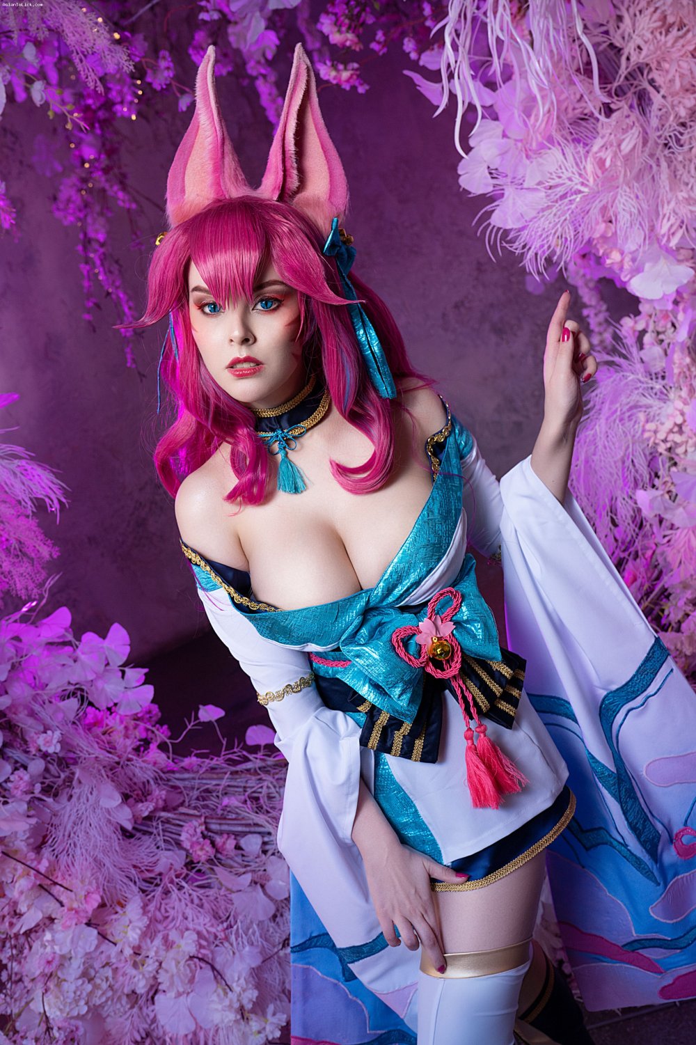 Helly Valentine Cosplay Elsa