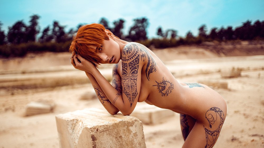 Naked tattooed girls