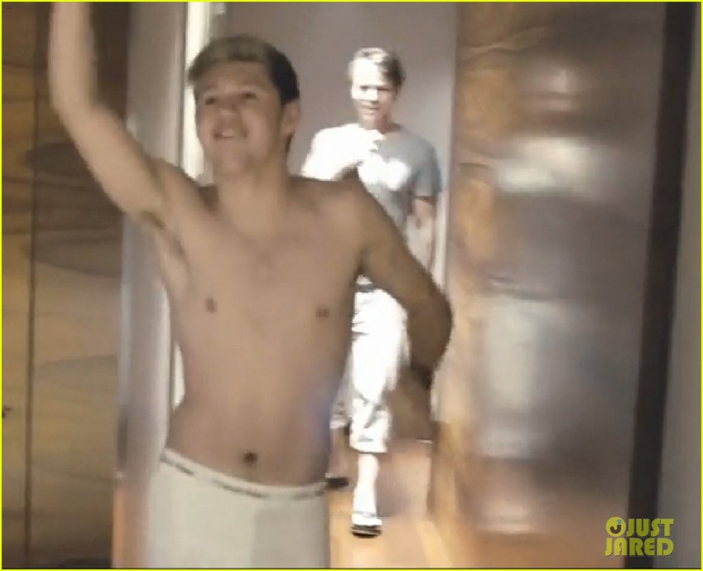 Sean Mendes in the shower