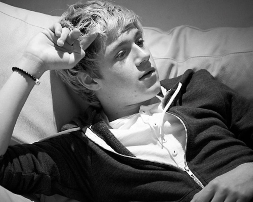 Niall Horan in shorts