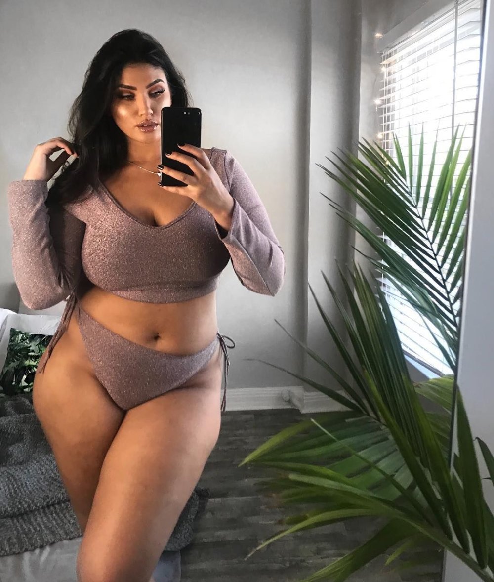 Plus-Size model Candis Huffin