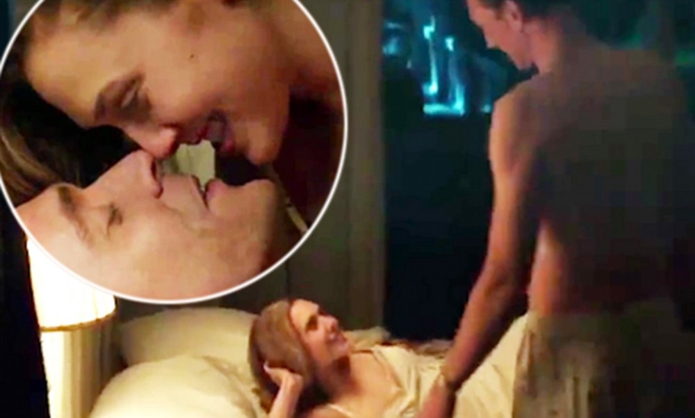 Elizabeth Olsen love scenes