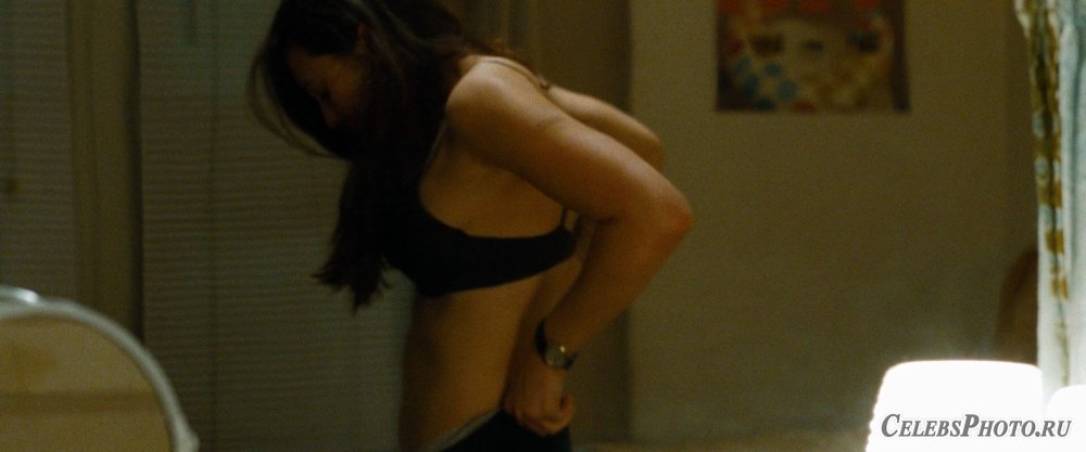 Elizabeth Olsen bed scenes