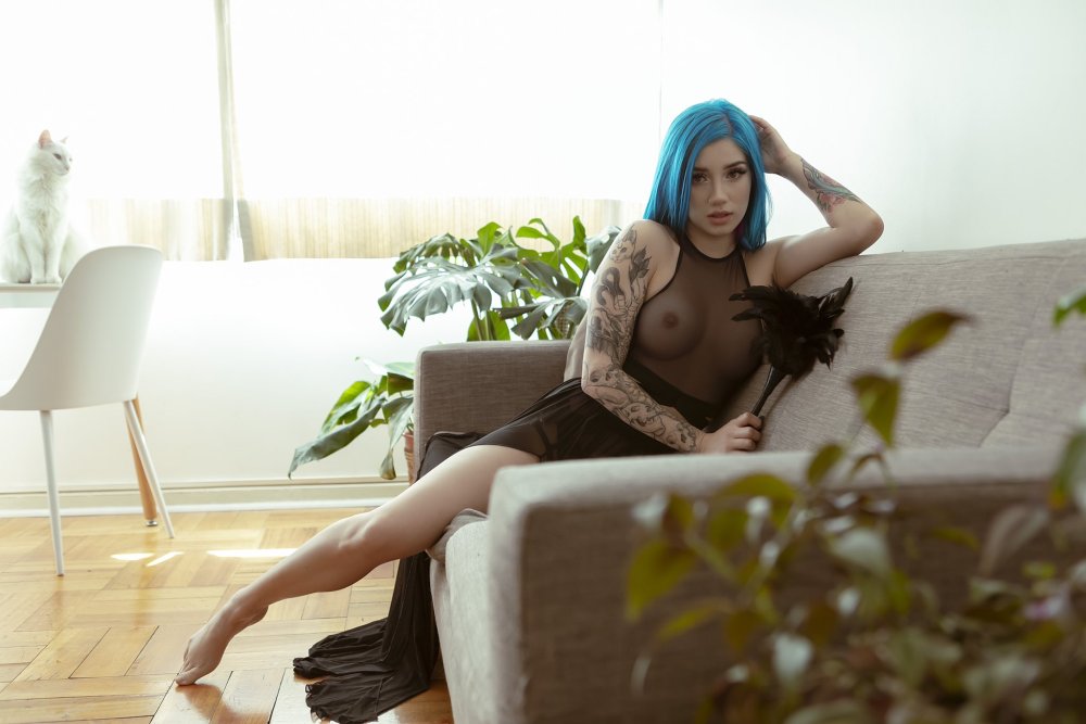Fay Suicide with extended legs