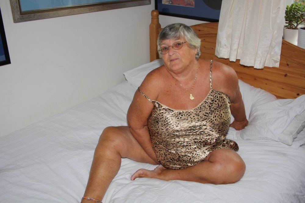 Leslie Maxwell Hot