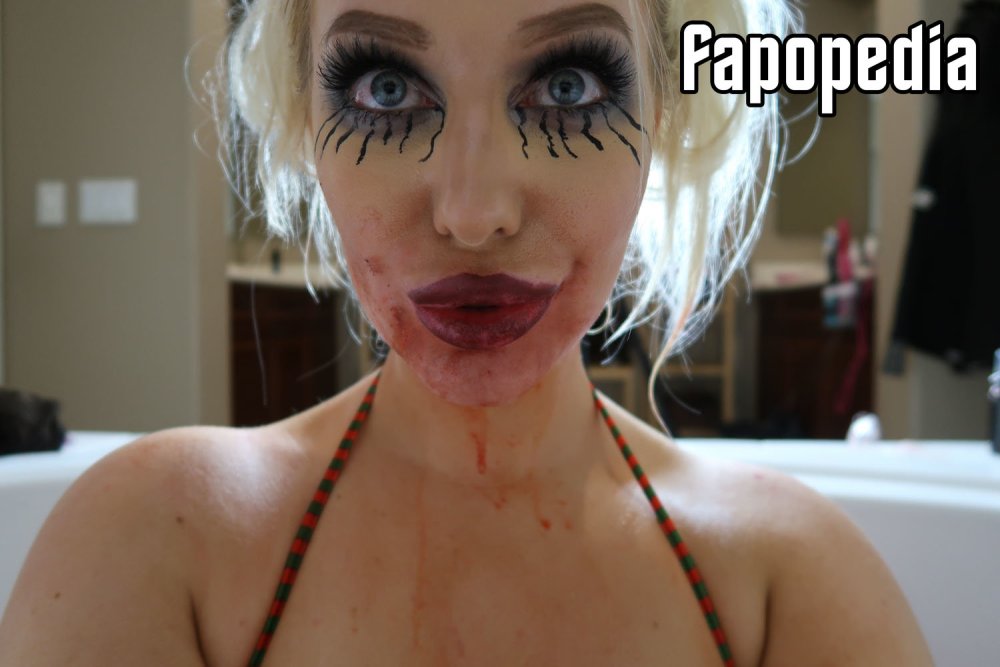 Naked streamer Tara BabCock