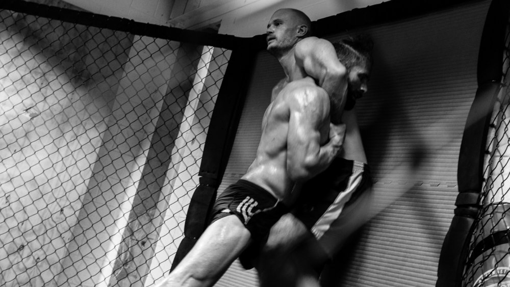 MMA actor 195 cm
