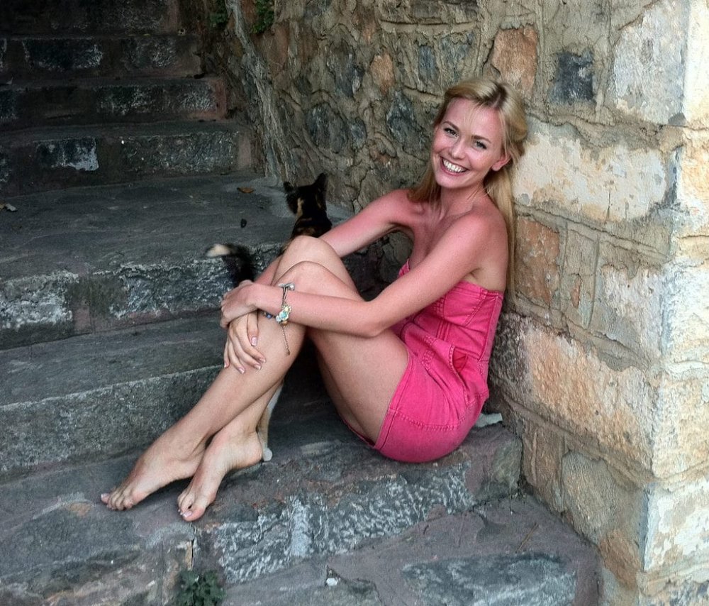 Polina Syrkina legs