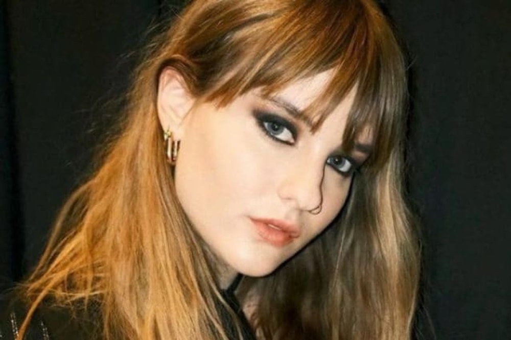 Victoria de Angelis style of clothing