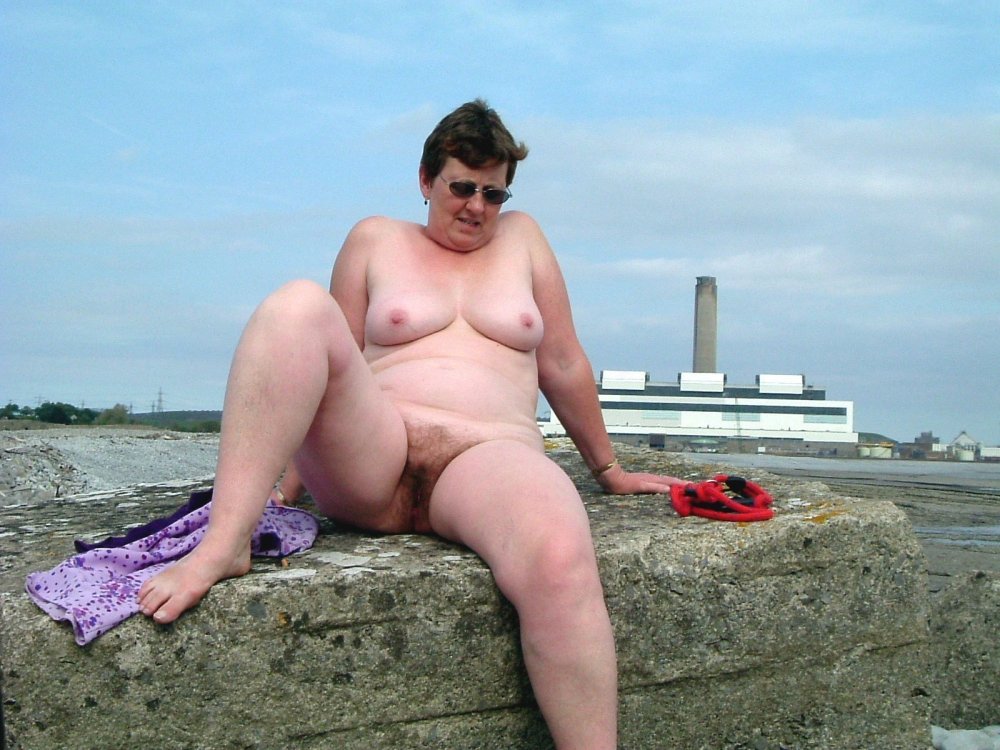 Mature pisiks on the beach