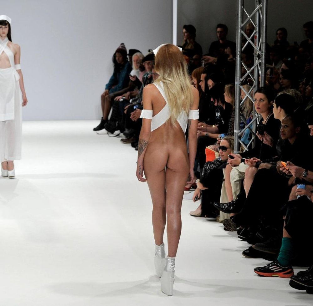Michaela Shefer on stage naked
