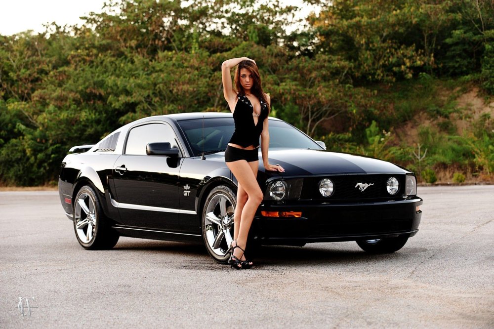 Ford Mustang 1969 Eleanor with a girl
