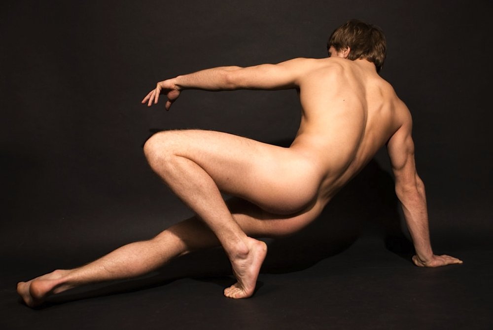 Male striptease was naked