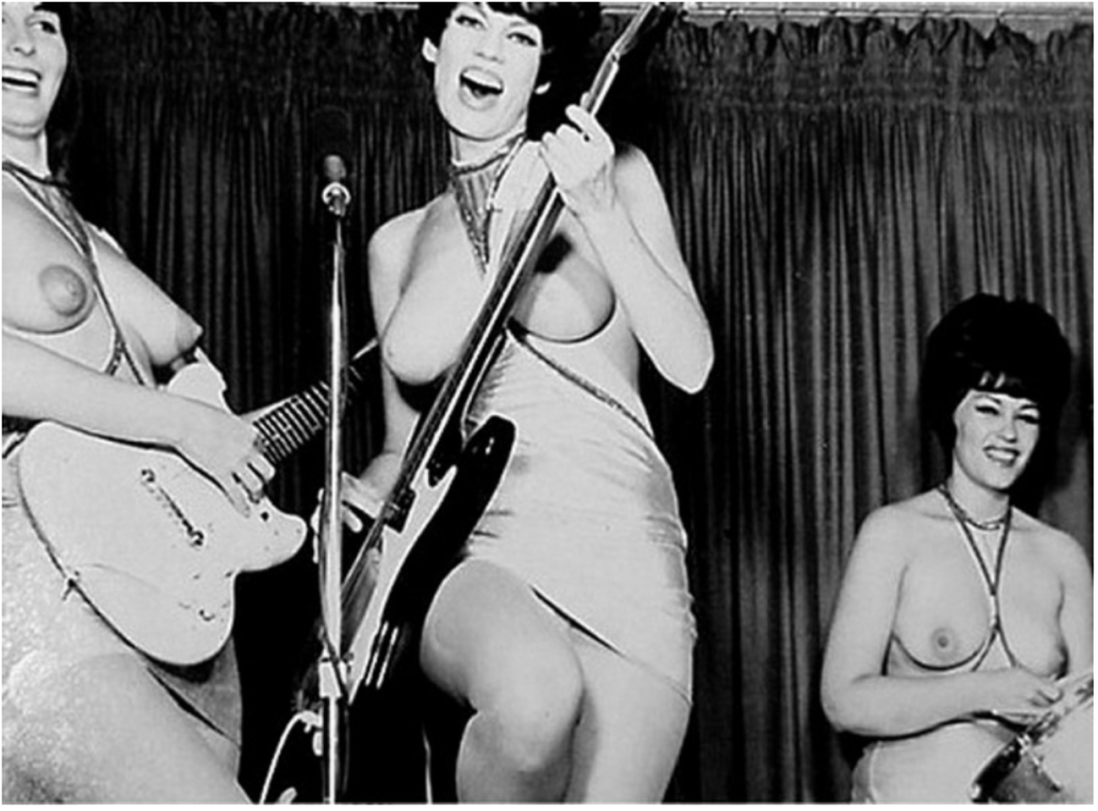 Michaela Shefer on stage naked