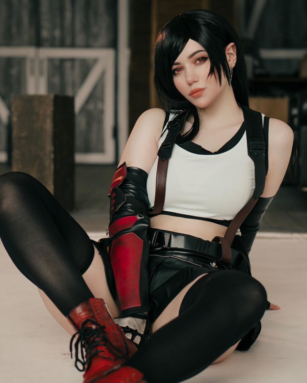 Alina Becker man chainsaw