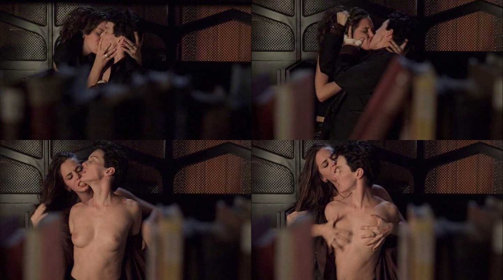Pornstar Eliza Dushka Naked ass